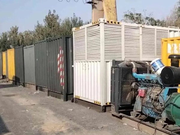 椰林镇200KW柴油发电机机组每小时油耗是多少？